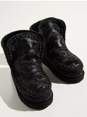 Mou Black (camo ish) Shearling-Lined leather Booties never worn 7-7.5 women’s
